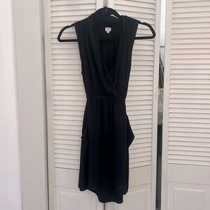 Aritzia Wilfred black dress with tie. Size xs.